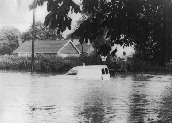 Water Board Van 560